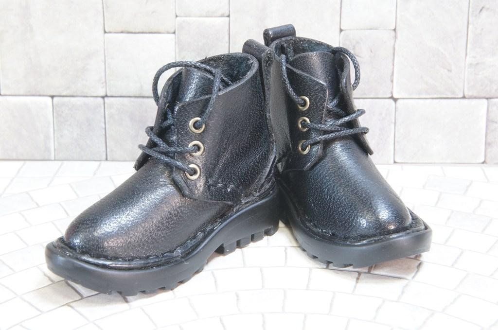 本革：ドールシューズ／ショートブーツ／ブラック／オビツ30ジャストフィット／ブロックパターン靴底