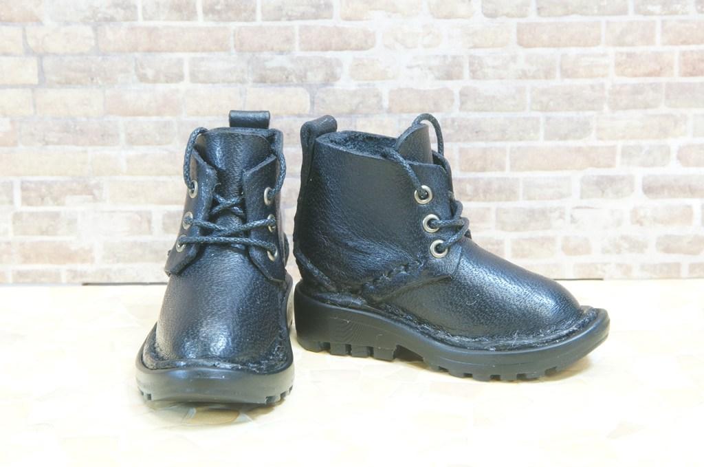 本革：ドールシューズ／ショートブーツ／ブラック／オビツ30ジャストフィット／ブロックパターン靴底