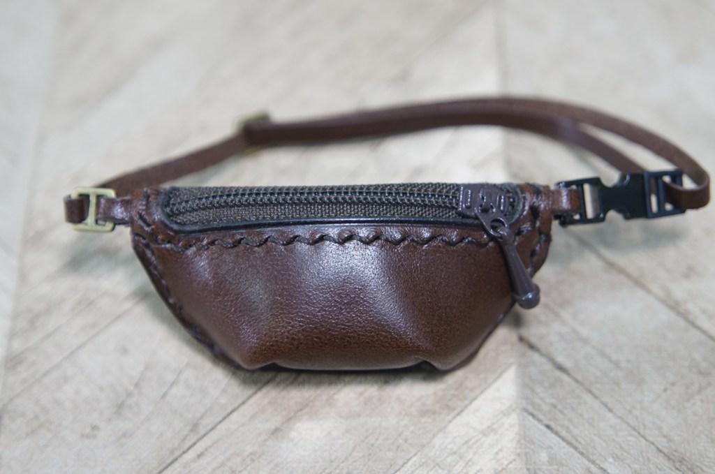 【本革】30cmドール用 ボディバッグ【ブラウン】/ オビツ30・テヤンサイズ | 2枚目