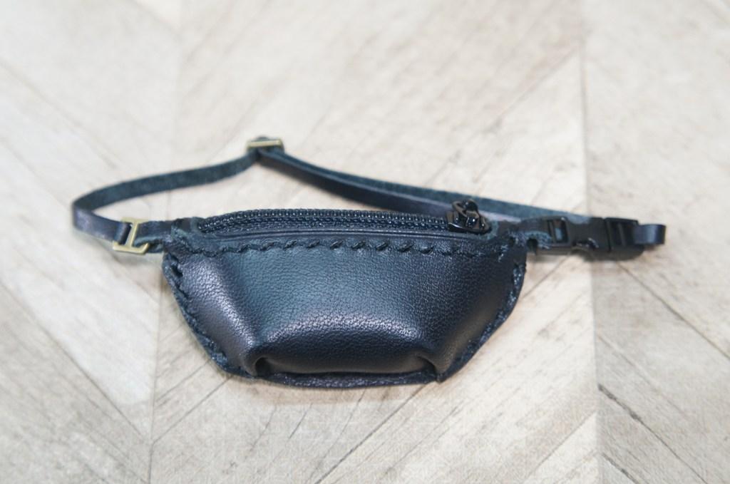 【本革】30cmドール用 ボディバッグ【ブラック】/ オビツ30・テヤンサイズ | 2枚目