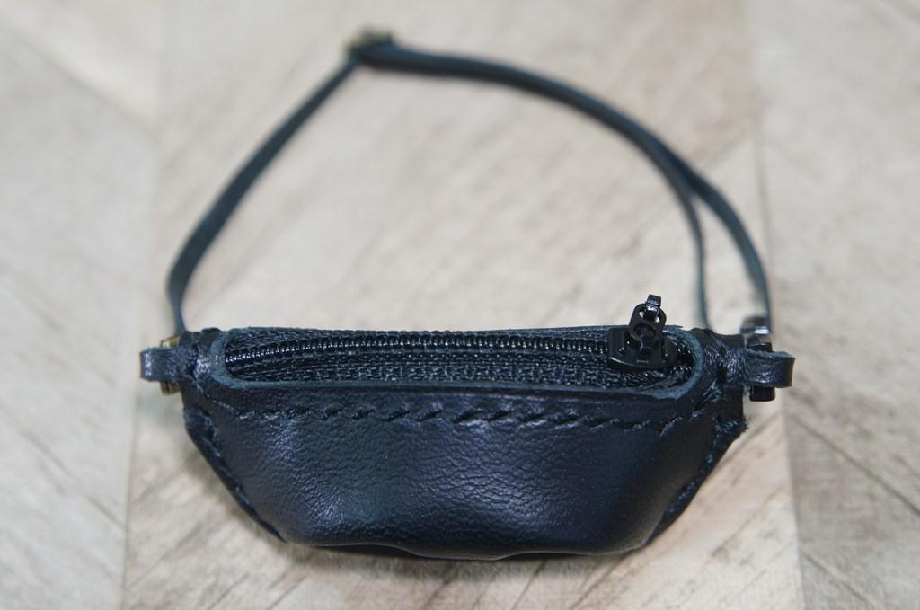 【本革】30cmドール用 ボディバッグ【ブラック】/ オビツ30・テヤンサイズ | 2枚目