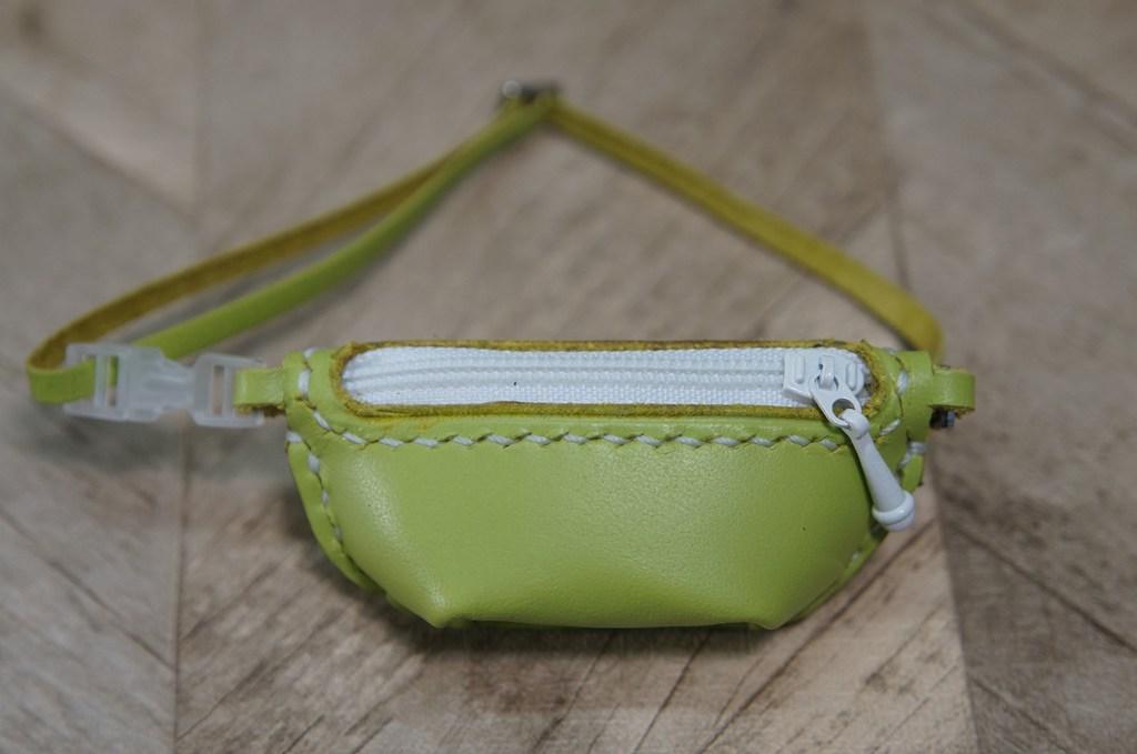 【本革】30cmドール用 ボディバッグ【ライトグリーン】/ オビツ30・テヤンサイズ | 2枚目