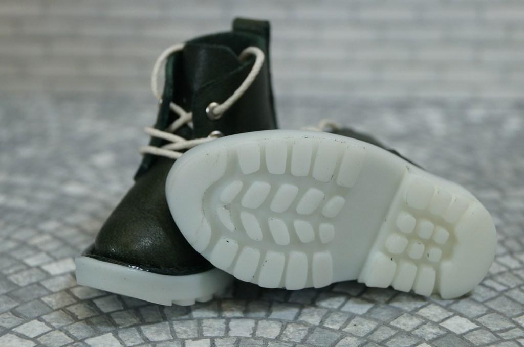 本革：ドールシューズ／ショートブーツ／ダークモスグリーン／オビツ30ジャストフィット／ブロックパターン靴底 | 10枚目