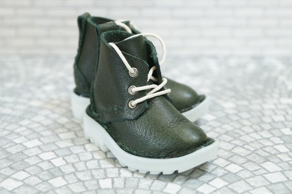 本革：ドールシューズ／ショートブーツ／ダークモスグリーン／オビツ30ジャストフィット／ブロックパターン靴底 | 3枚目