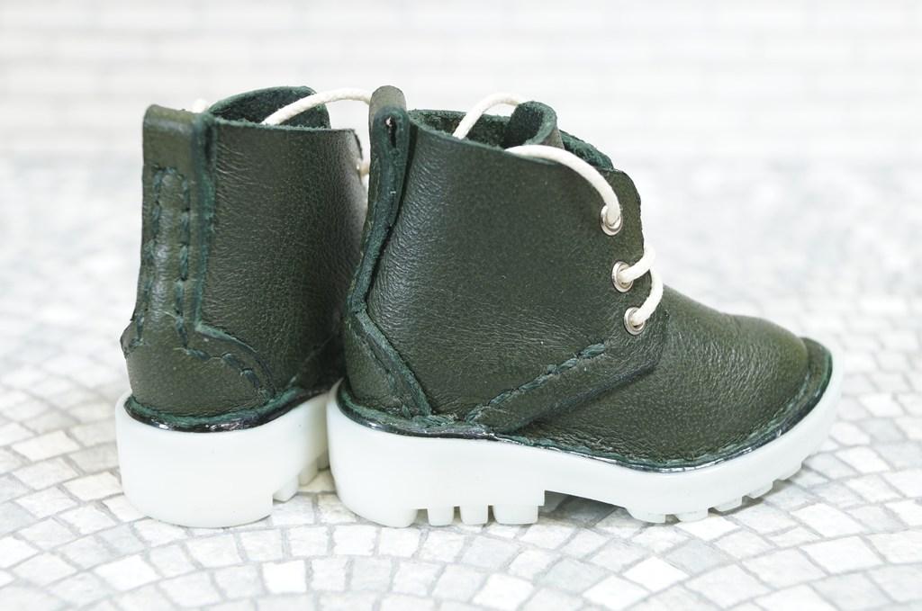 本革：ドールシューズ／ショートブーツ／ダークモスグリーン／オビツ30ジャストフィット／ブロックパターン靴底 | 4枚目