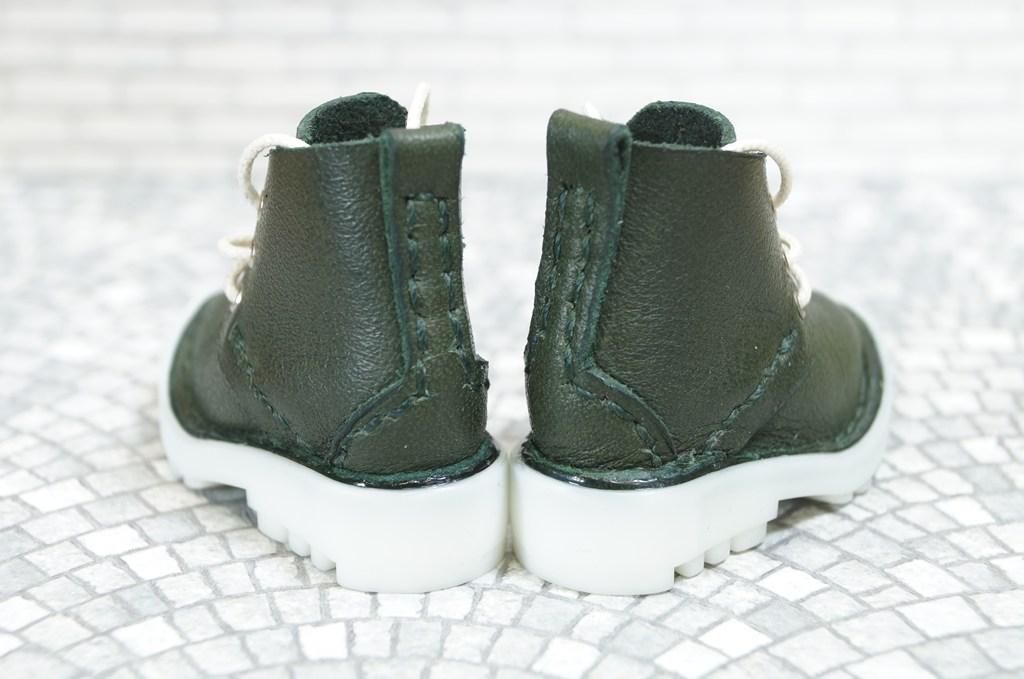 本革：ドールシューズ／ショートブーツ／ダークモスグリーン／オビツ30ジャストフィット／ブロックパターン靴底 | 5枚目