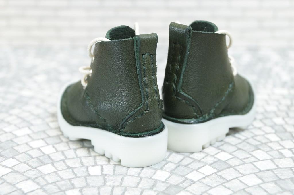本革：ドールシューズ／ショートブーツ／ダークモスグリーン／オビツ30ジャストフィット／ブロックパターン靴底 | 6枚目