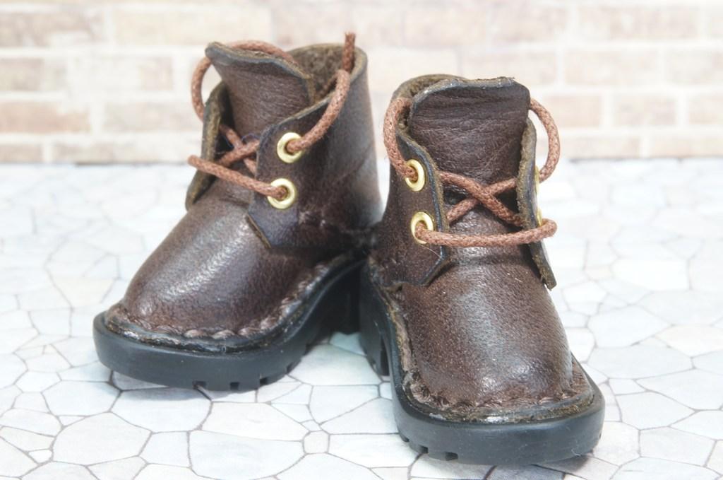 本革：1/6ドールシューズ／ショートブーツ／ディープブラウン／オビツ24・ブライス・リカちゃん／ブロックパターン靴底